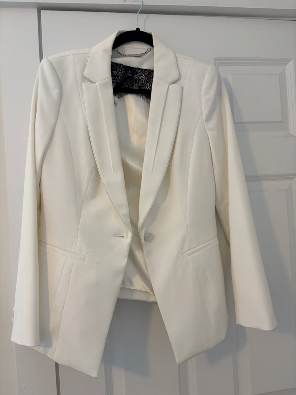 White House Black Market  white tuxedo blazer with white satin buttons size 8